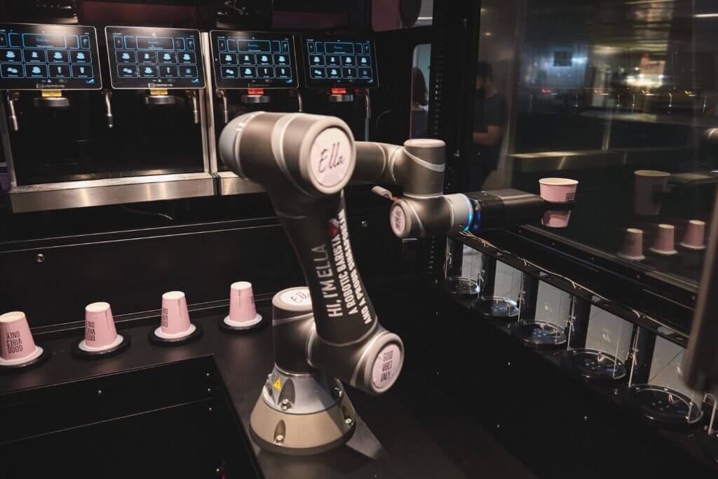 【画像】ロボットコーヒーバリスタElla